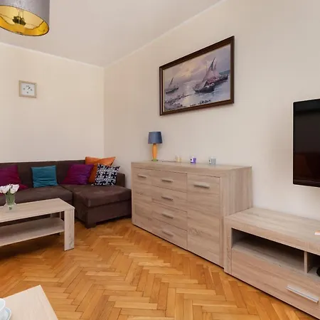 Family With Balcony In 1 Km To The Beach By Renters Apartament *